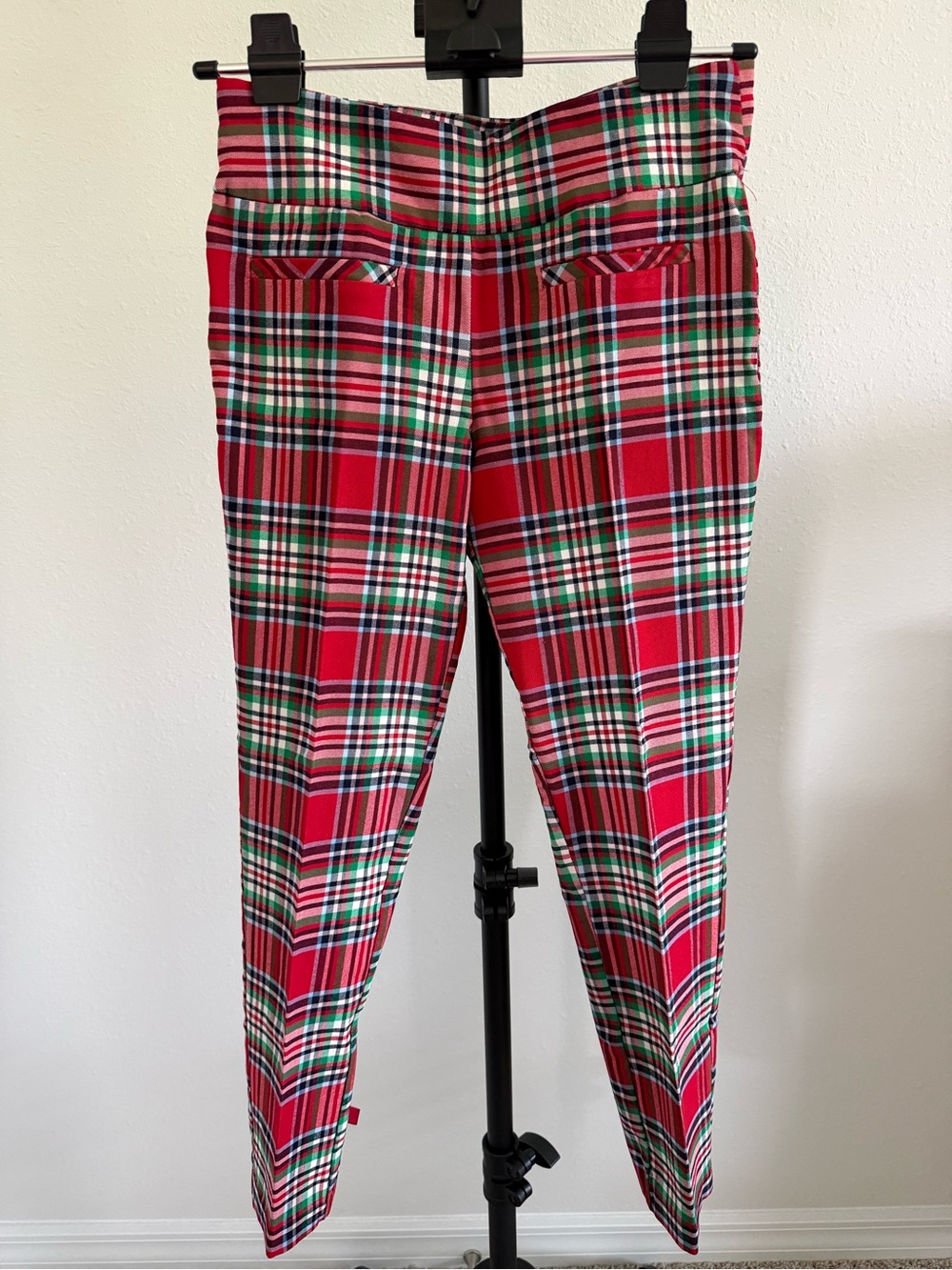 Crown & Ivy Red Plaid Women’s Cropped Pants With Rear Ankle Bow Detail Size 6P
